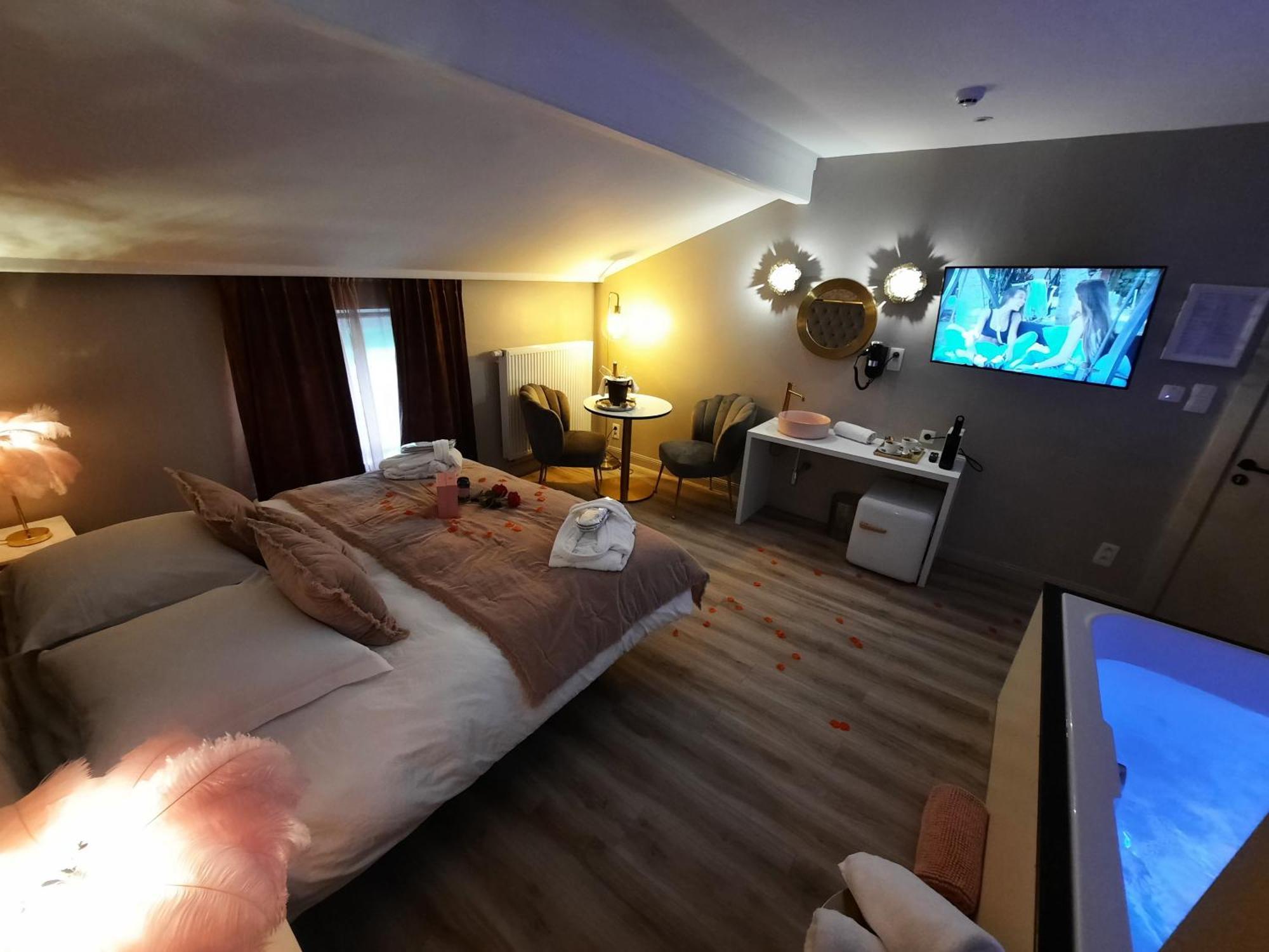 Hotel Mademoiselle Liege Bagian luar foto