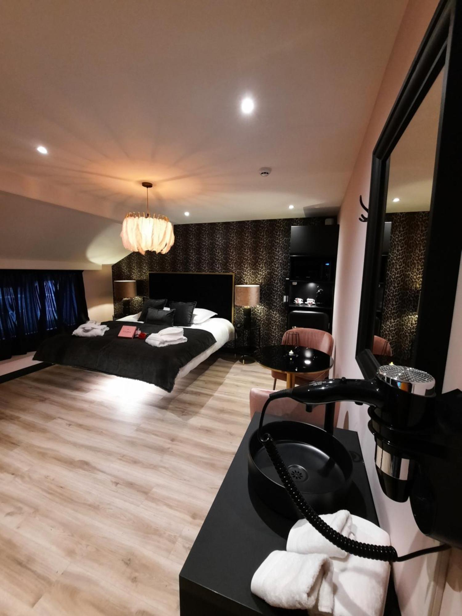 Hotel Mademoiselle Liege Bagian luar foto