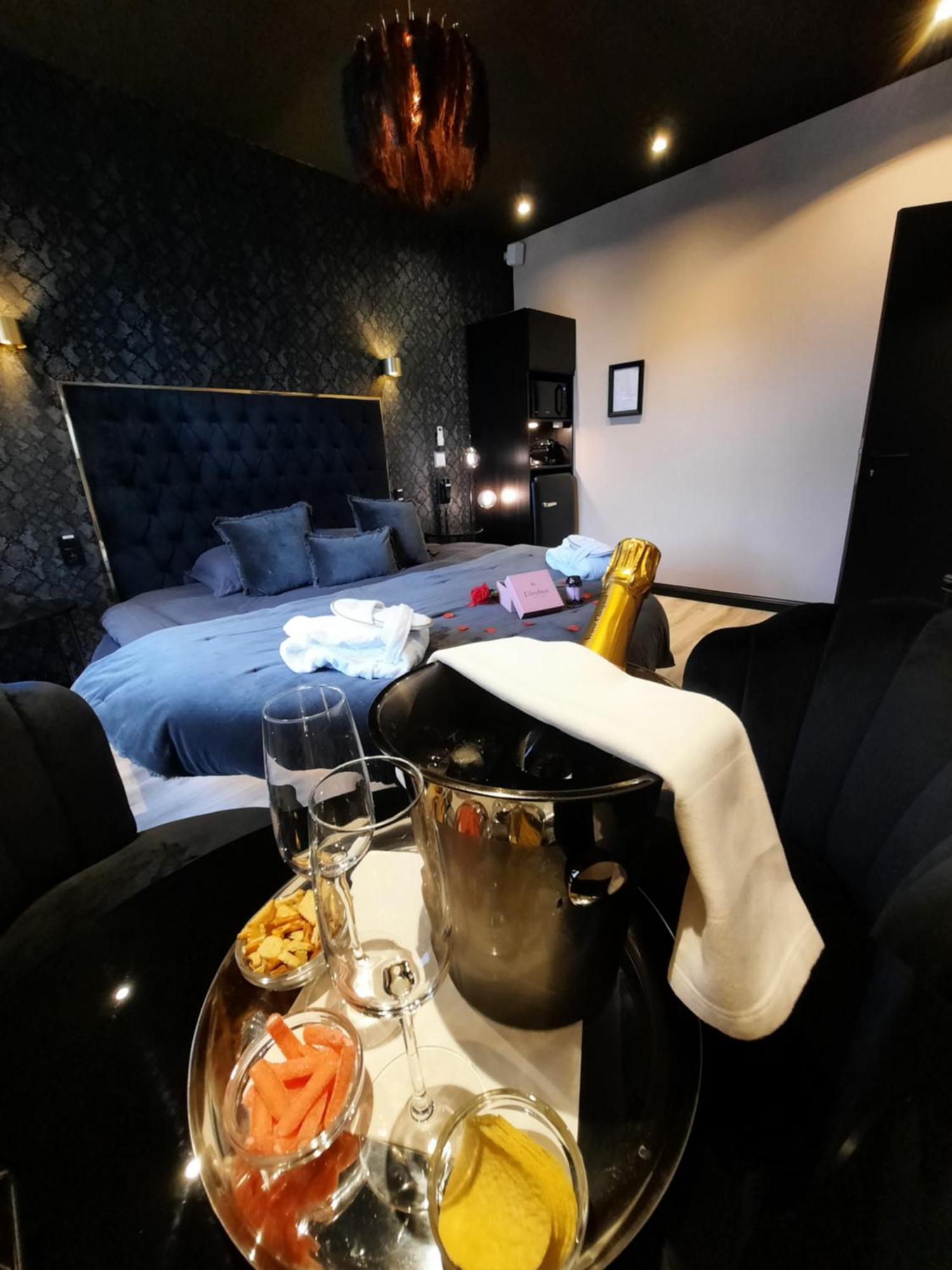 Hotel Mademoiselle Liege Bagian luar foto