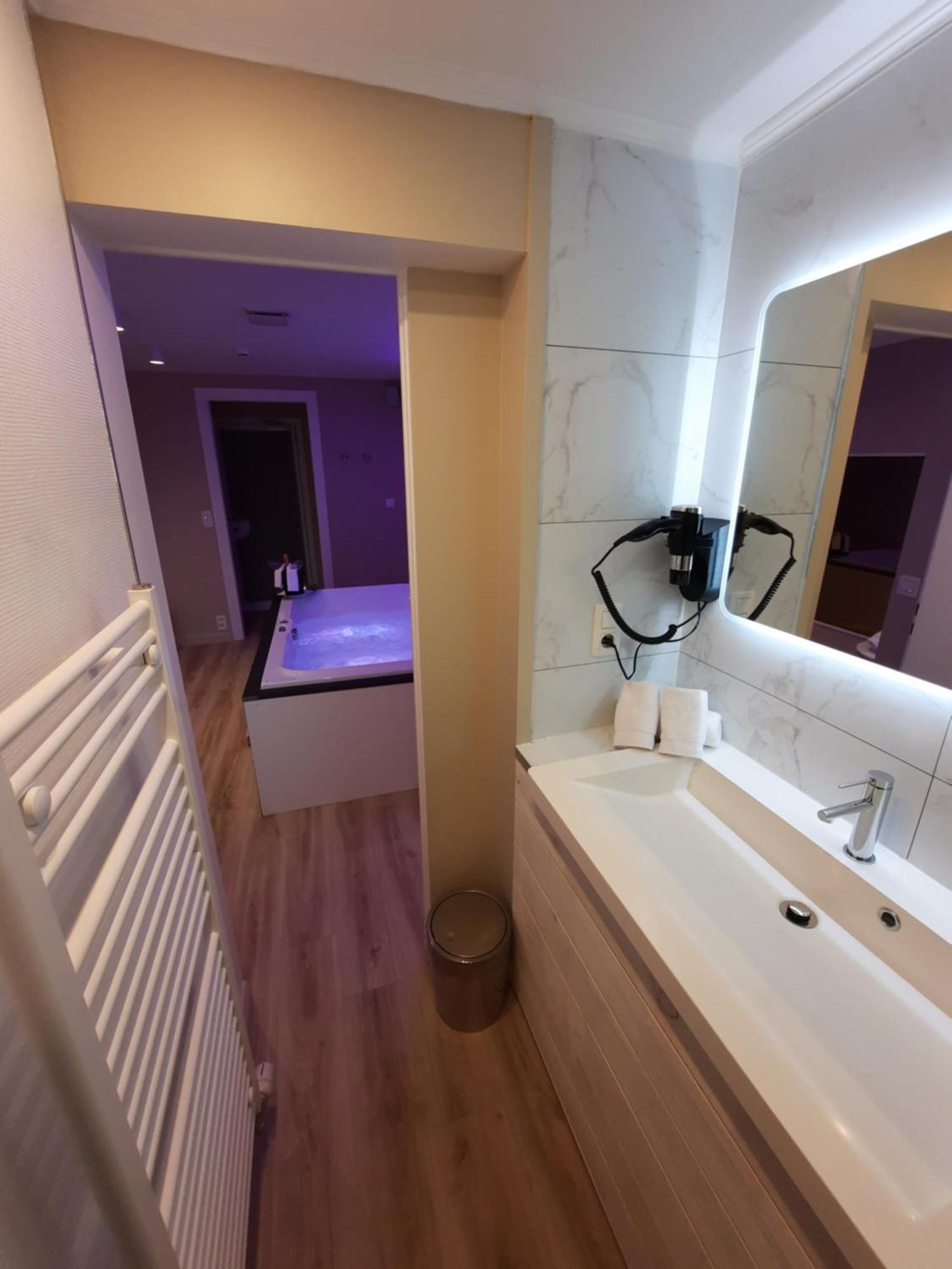 Hotel Mademoiselle Liege Bagian luar foto