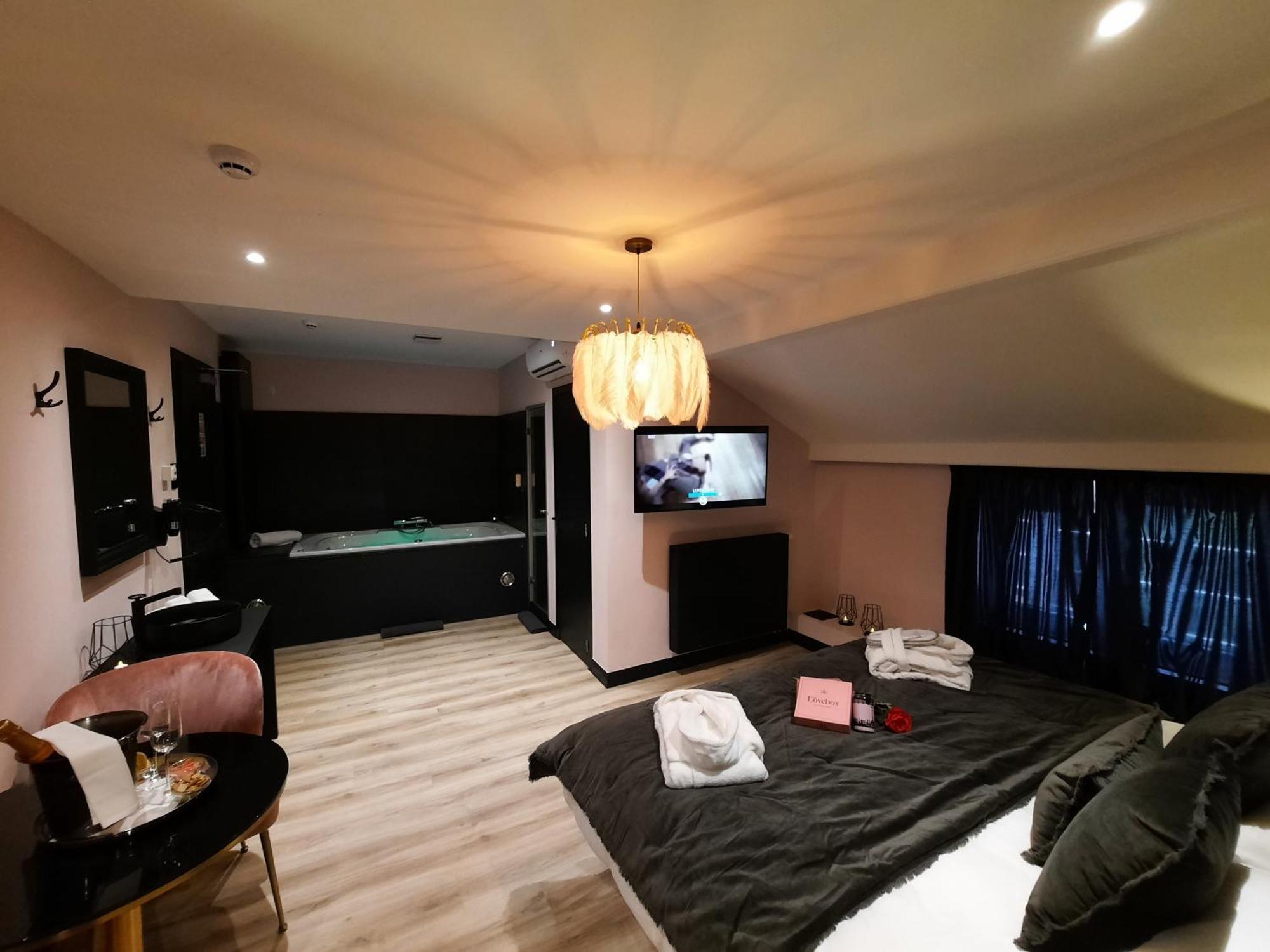 Hotel Mademoiselle Liege Bagian luar foto