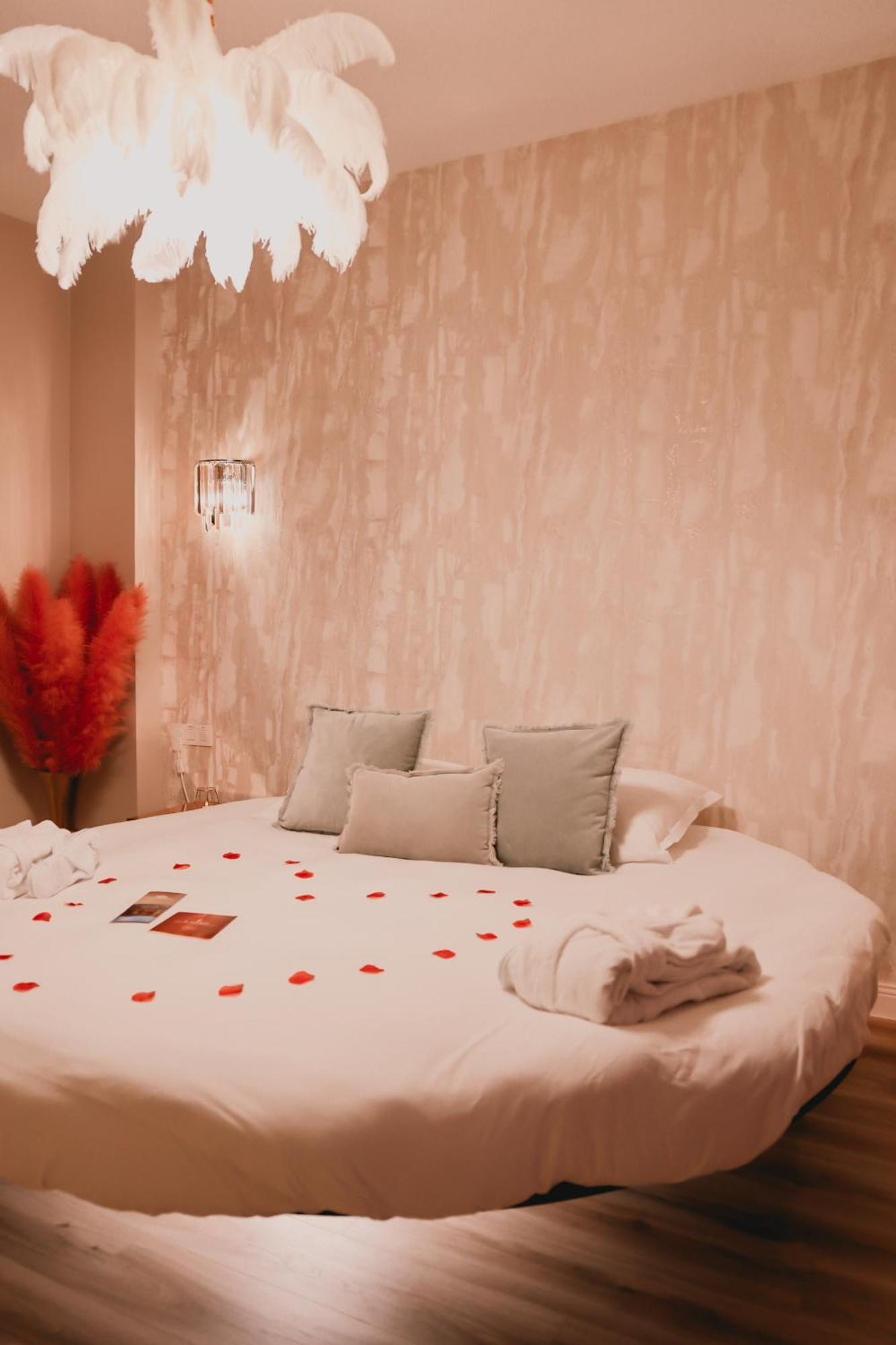 Hotel Mademoiselle Liege Bagian luar foto