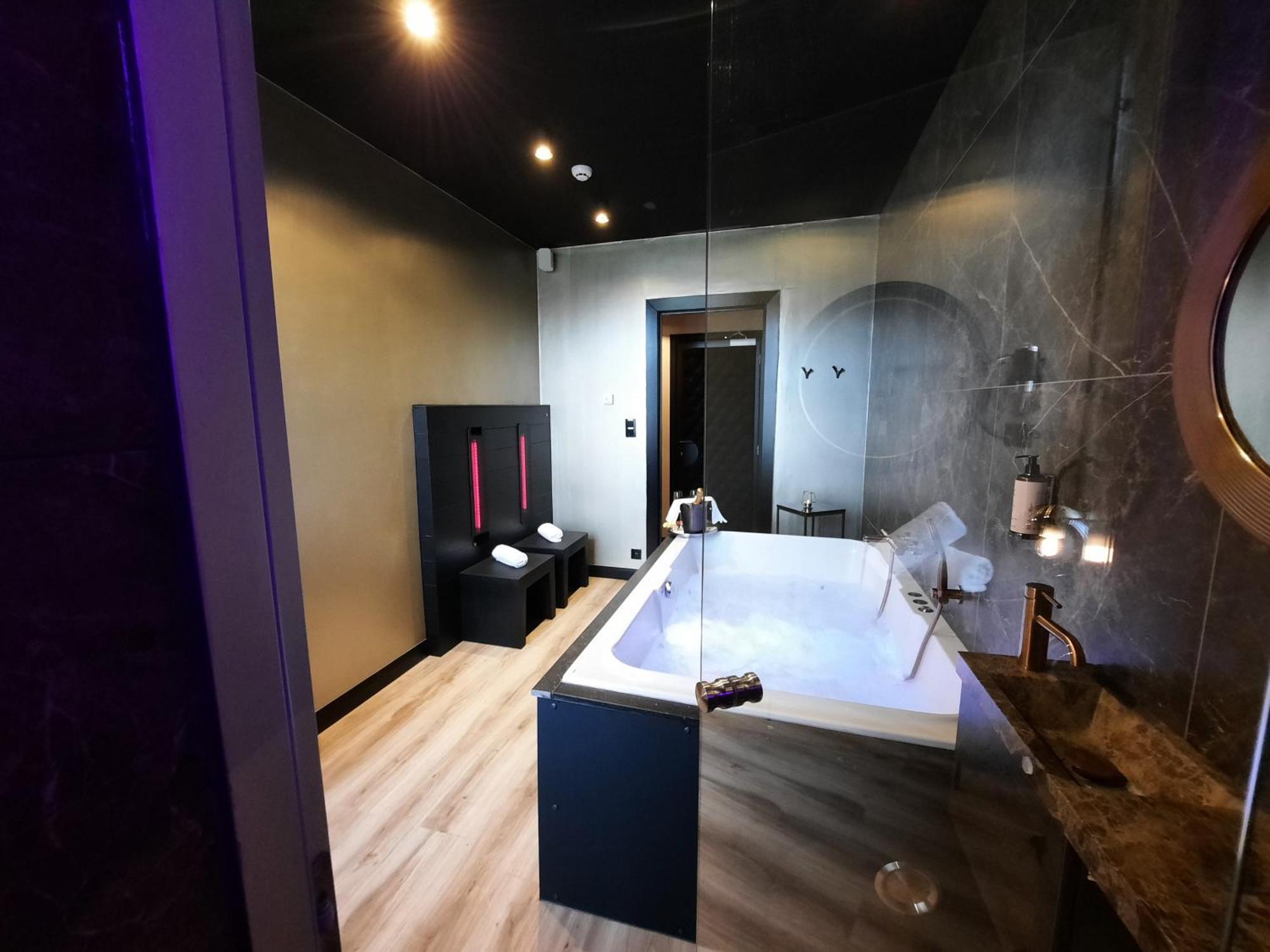 Hotel Mademoiselle Liege Bagian luar foto