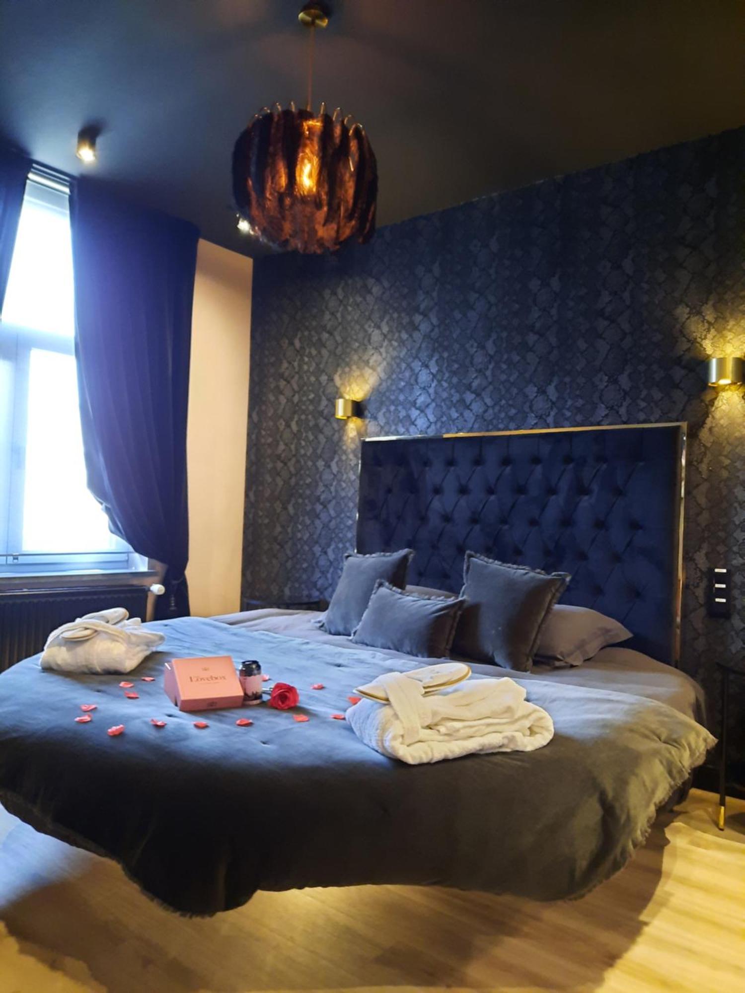 Hotel Mademoiselle Liege Bagian luar foto